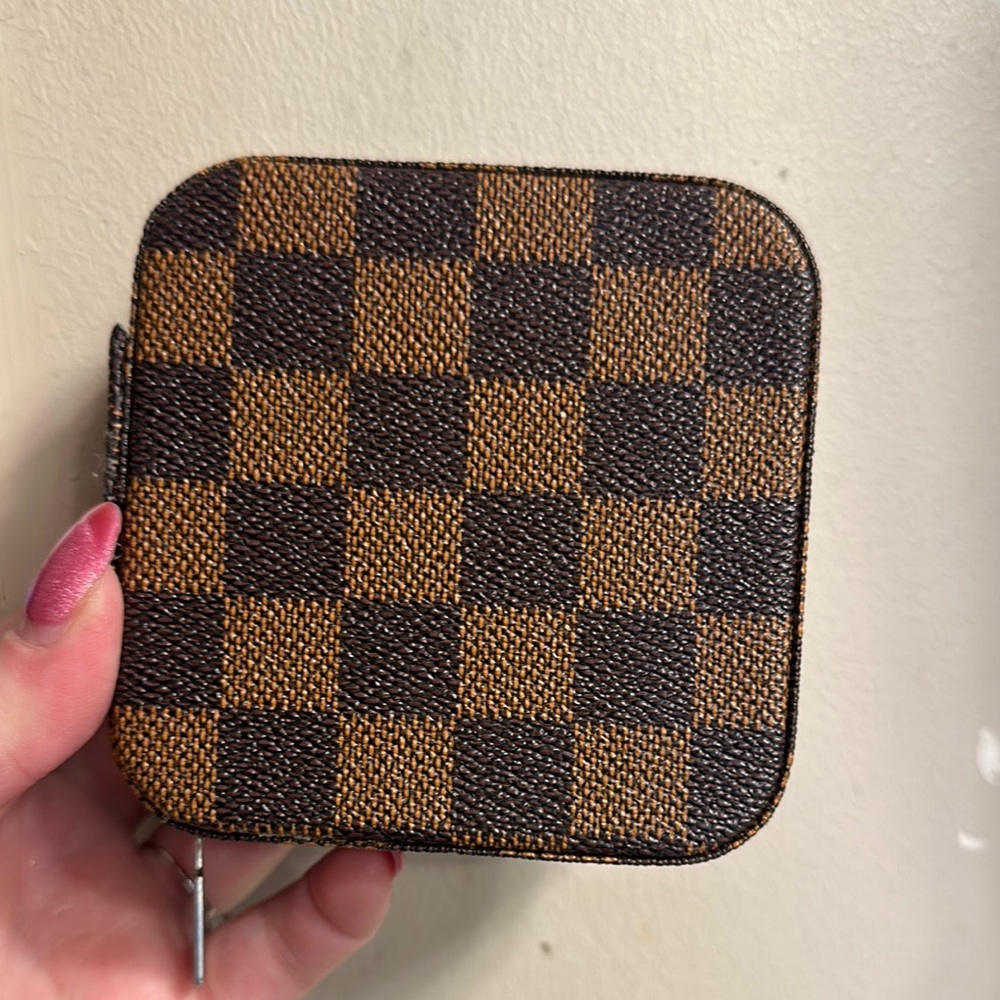 Mini jewelry travel case